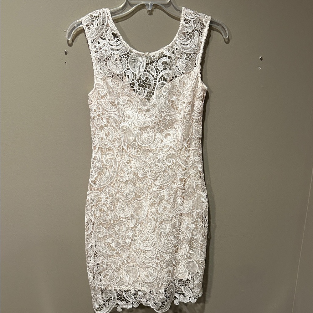 Elegant Lace Sleeveless Dress - Cream